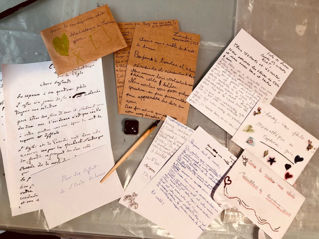 Lettres philosophiques : correspondance épistolaire entre les élèves de Lunan et les résident·e·s d'EHPAD de Capdenac-Gare et Asprières.